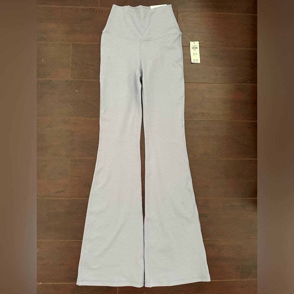 Gilly Hicks lavender Recharge flare leggings in size XS